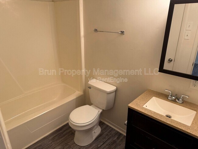 Building Photo - 3216 Garden Dr