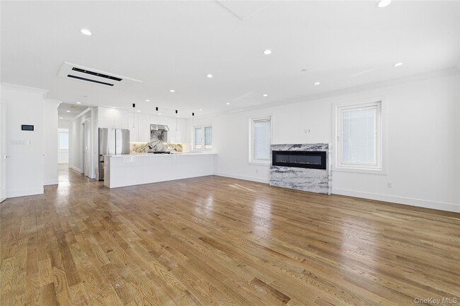 Building Photo - 550 E Harrison St