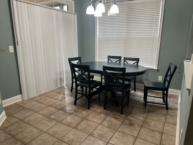 Building Photo - 512 War Admiral Ct