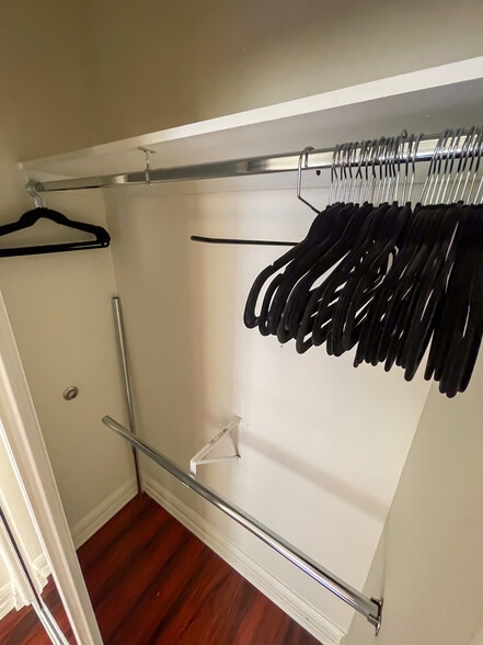 Building Photo - 2027 Beloit Ave