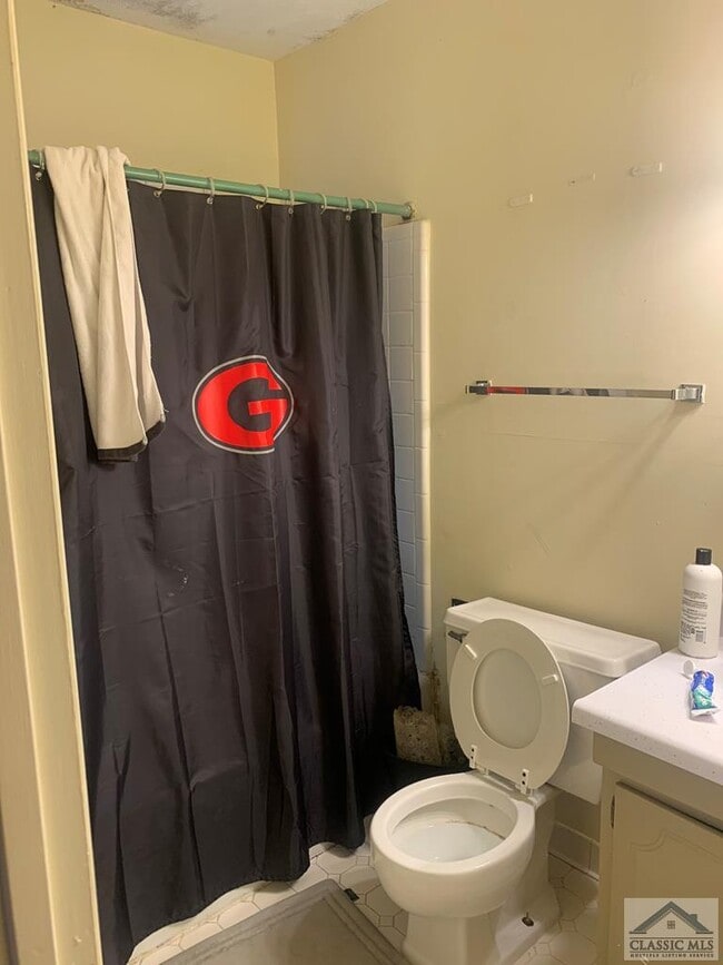 Building Photo - 350 S Pope St