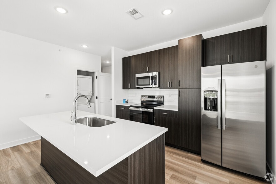 B3 - 2BR, 2BA - 1,071SF - Metro 1 Apartments
