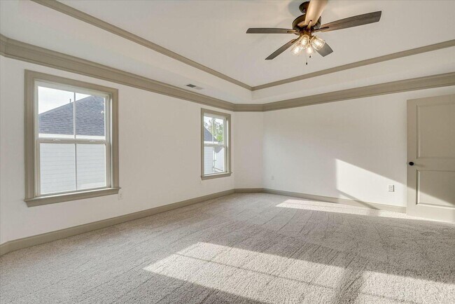 Building Photo - 2021 Warbler Dr
