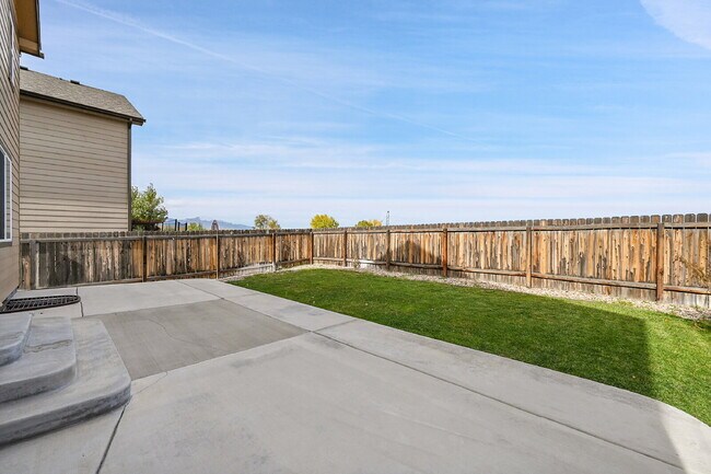 Building Photo - $2,145.00, 4-bed, 2.5-bath located in Colo...