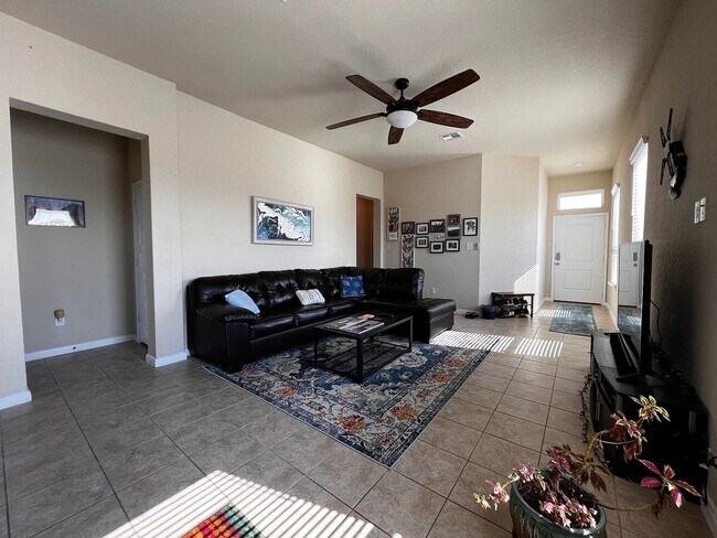 Building Photo - Room in House on Devils River