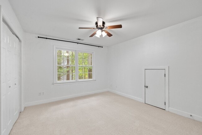 Building Photo - *Charming Farmhouse Style Retreat in Youngsville*