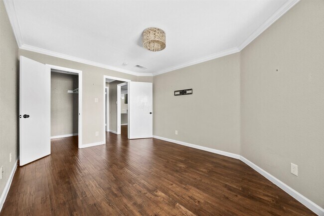 Building Photo - 10673 Braes Bend Dr
