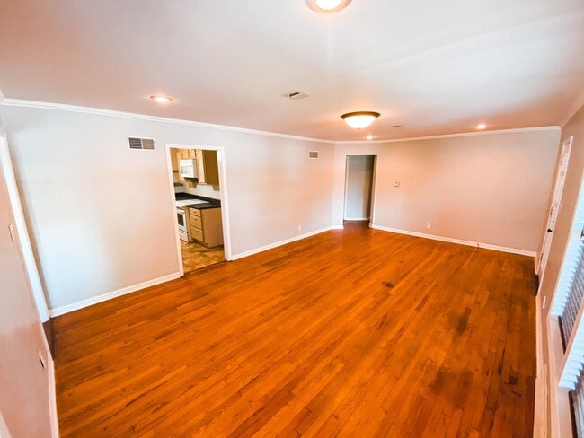Building Photo - 3 bd/1 ba 1,272 sqft single family home