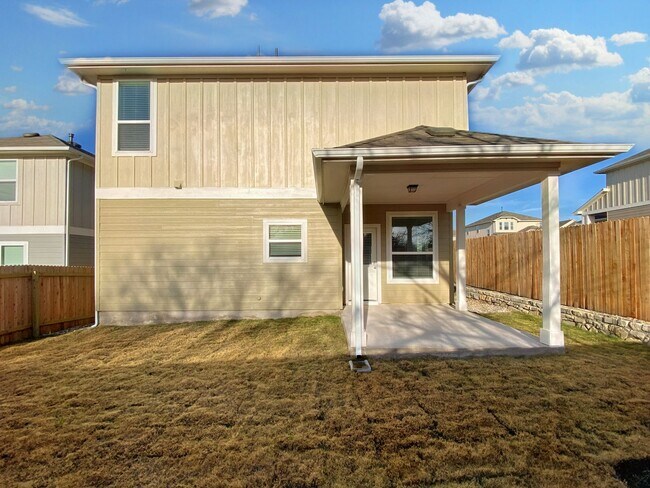 Building Photo - Beautiful and Spacious 4/BR 3.5/BA Modern ...