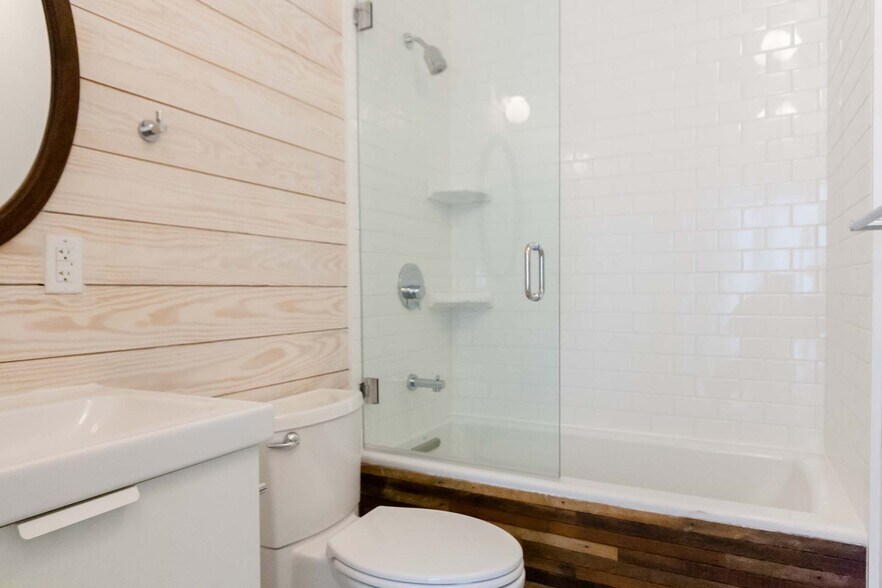 Building Photo - 318 Oak Street