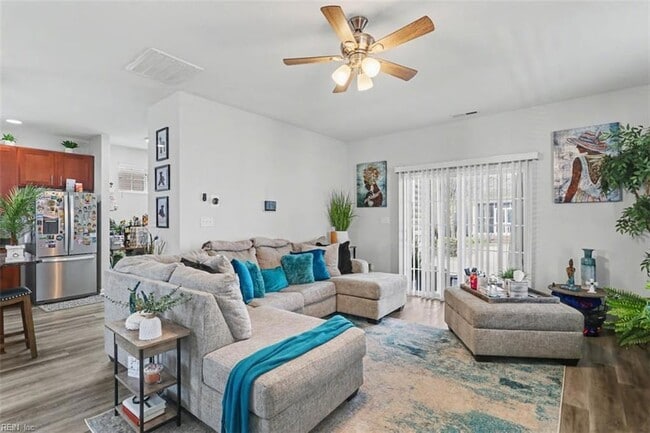 Building Photo - 326 Sedium Ln