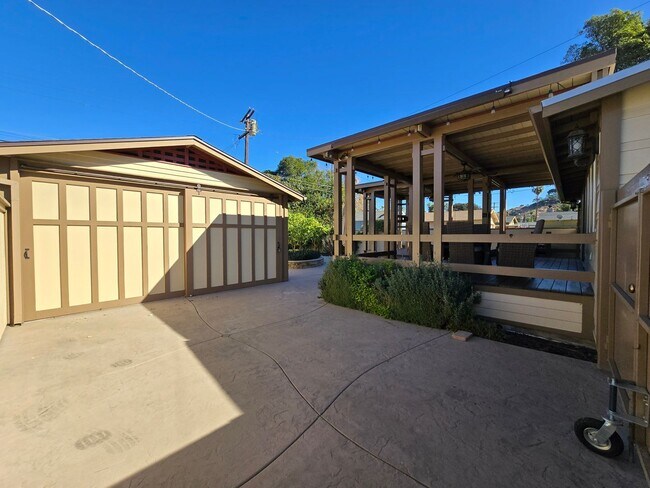 Building Photo - Updated Wood Streets home for Rent