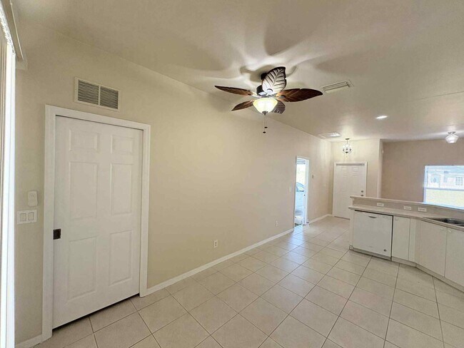 Building Photo - Charming 3-Bedroom 2 Bathroom and Garage in Lehigh Acres