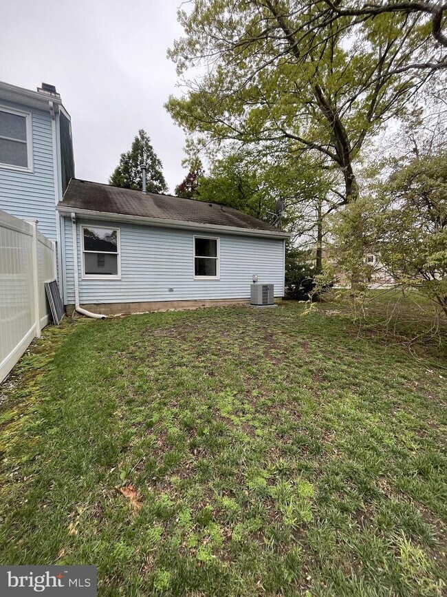 Primary Photo - 1 Ketch Ct