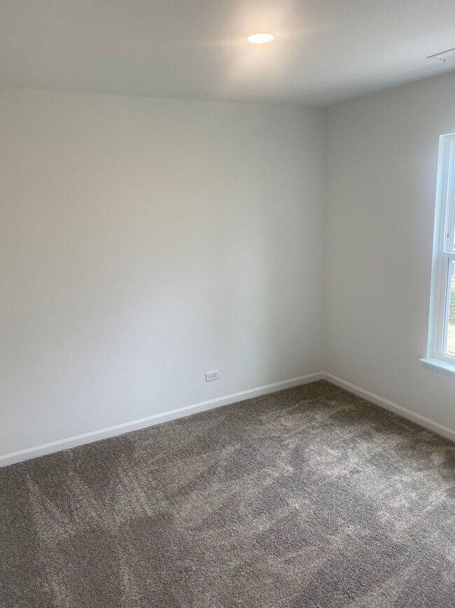 Building Photo - 638 Wolverine Dr