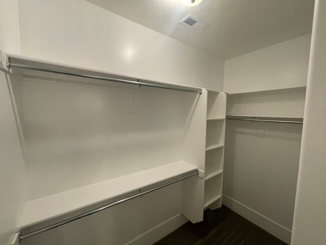 Building Photo - Spacious 1-Bedroom Apartment – North Salt Lake