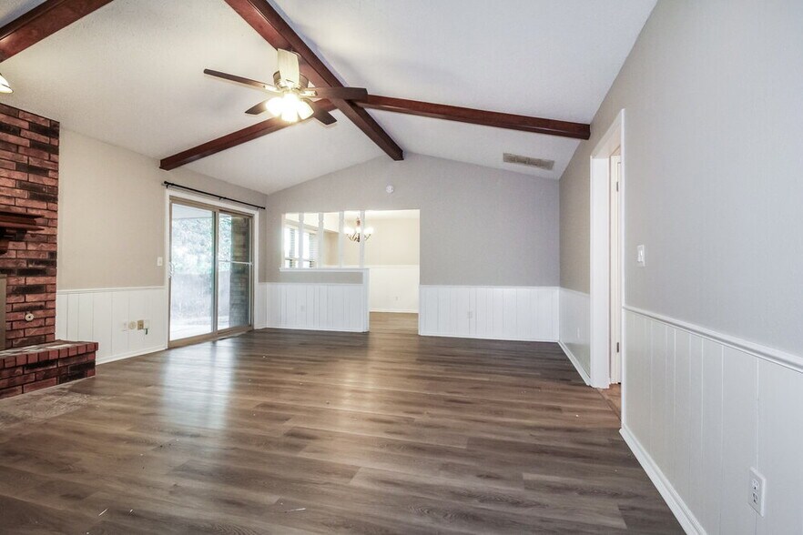 Building Photo - 6128 SE 55th St