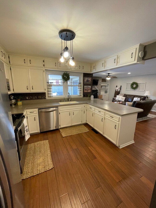 Building Photo - 5801 E Rockhill St