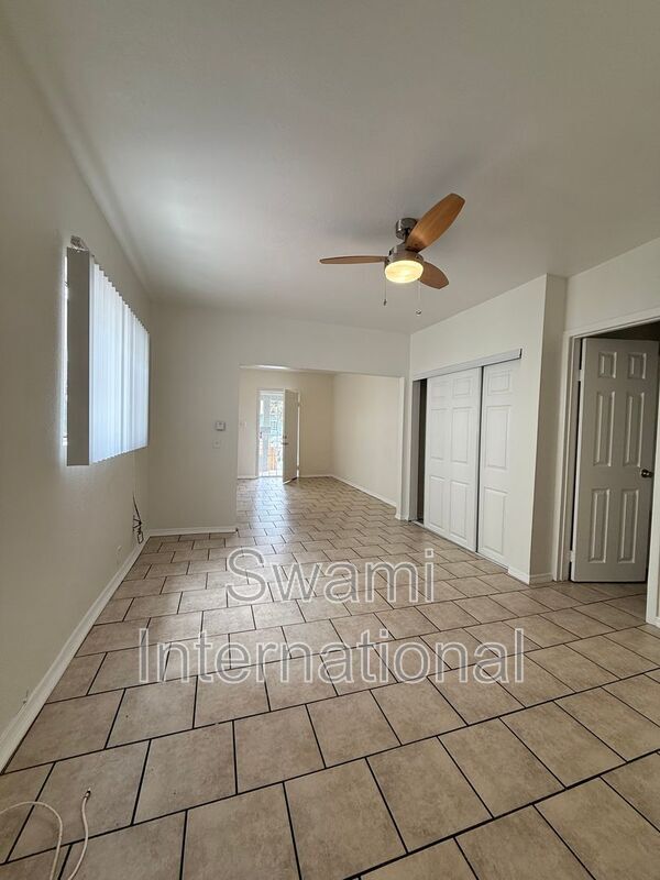 Building Photo - 1733 1/2 E. 63rd St.