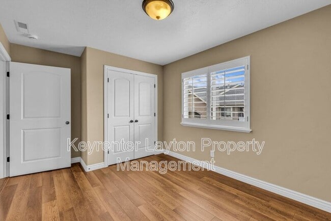 Building Photo - 905 S Main St