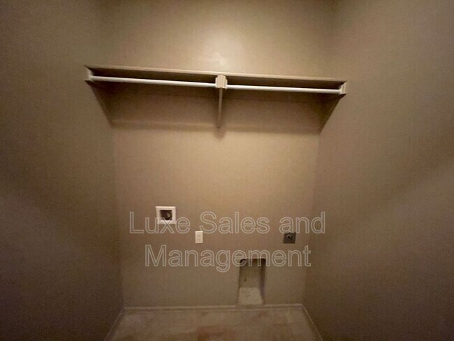 Building Photo - 1317 Garden Gate Dr