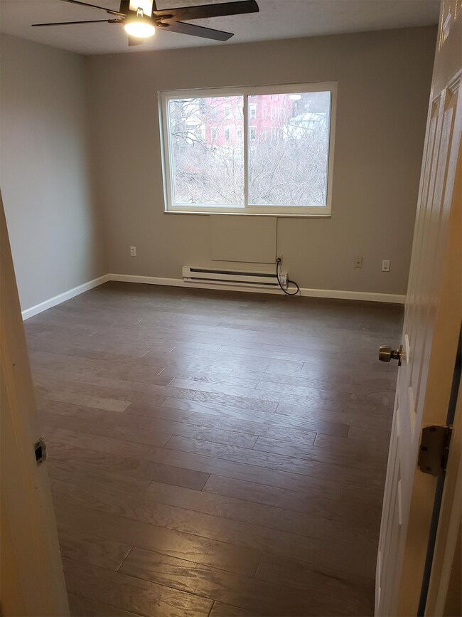 Building Photo - 621 De Votie Ave