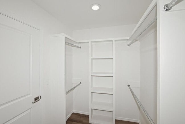 Building Photo - Furnished