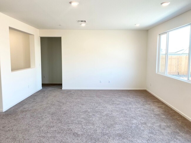 Building Photo - Spacious 4-Bed, 2-Bath Single-Level Home Near Boris Elementary