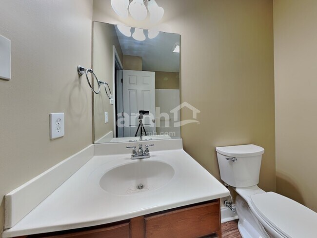 Building Photo - 5818 Rhyne Cove Ln