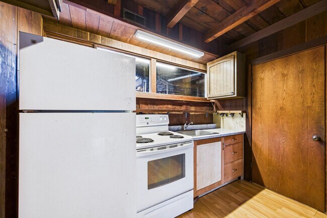 Building Photo - 2910 Greenbriar Ln