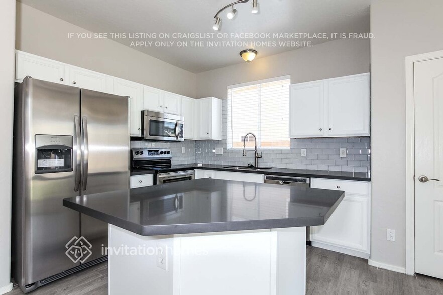 Building Photo - 14758 W Columbine Dr