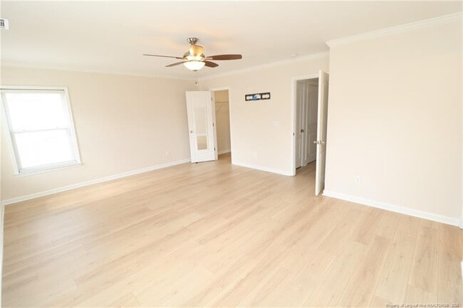 Building Photo - 240 Trayesan Dr