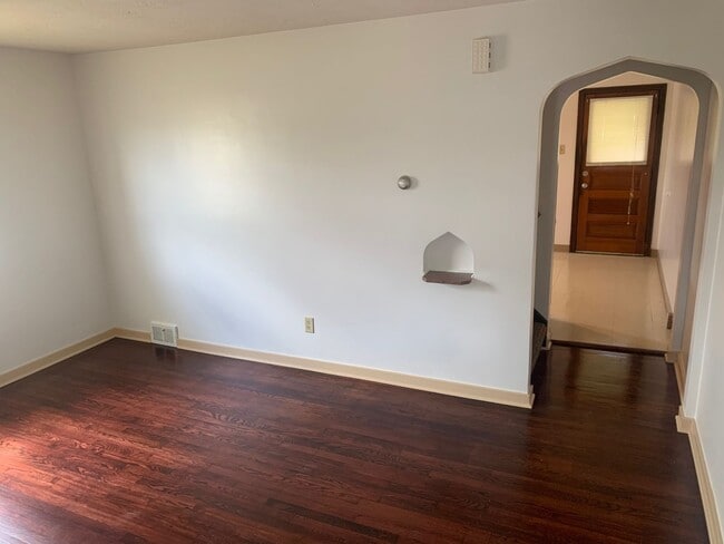 Building Photo - Spacious 2-bedroom 1-bath Townhome, Christy Park McK