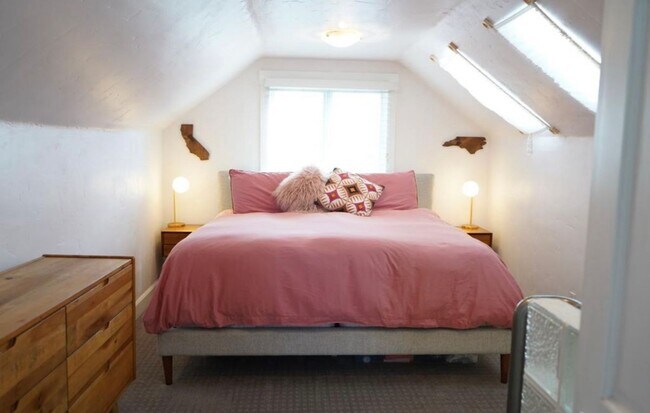 Building Photo - Single Family Home close to Sloan's Lake