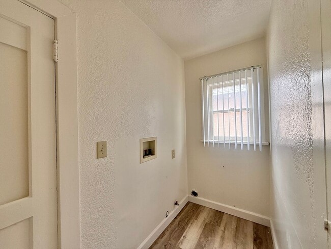 Building Photo - 3210 Chamoune Ave