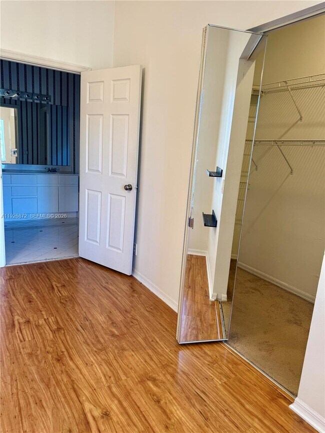 Building Photo - 815 Vista Meadows Dr