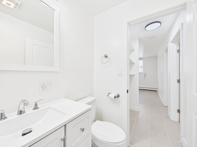 Building Photo - 829 17th Ave