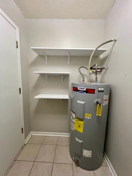 Building Photo - 1402 Hicks Rd