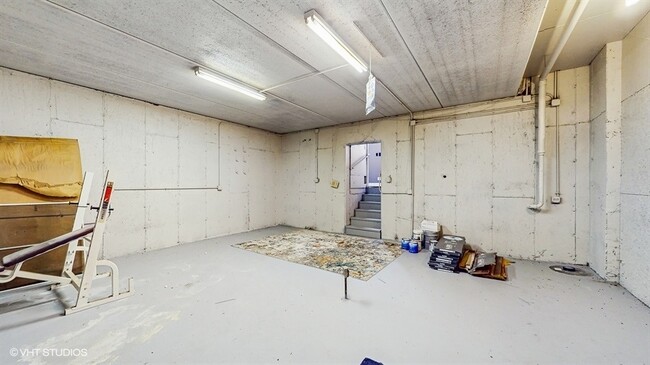 Building Photo - 137 Forest Ave
