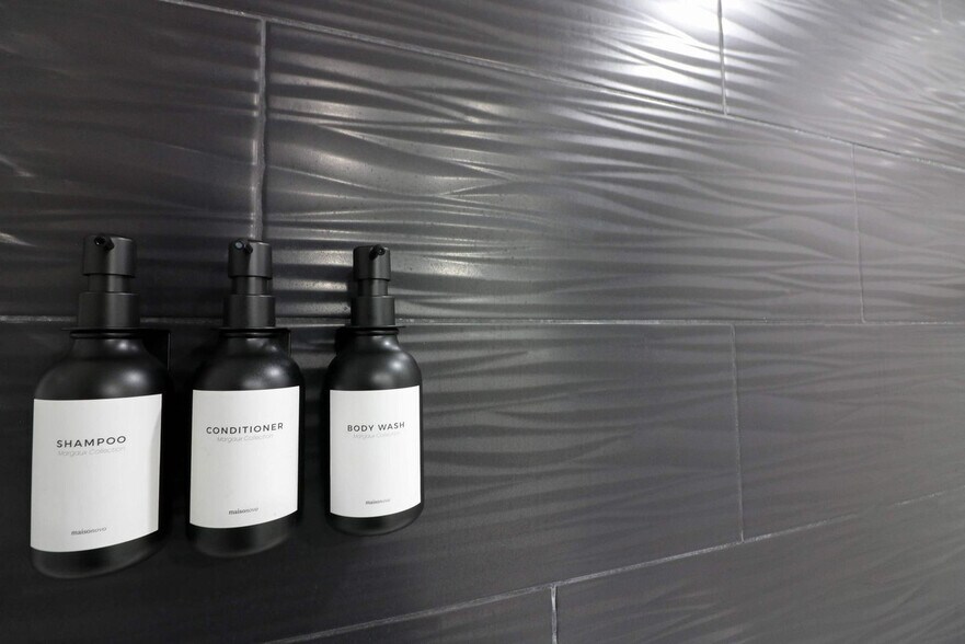 Building Photo - 1 SE 12th St