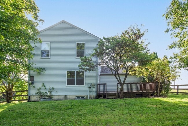 Building Photo - Lebanon- Beautiful 3 bed 2.5 bath home