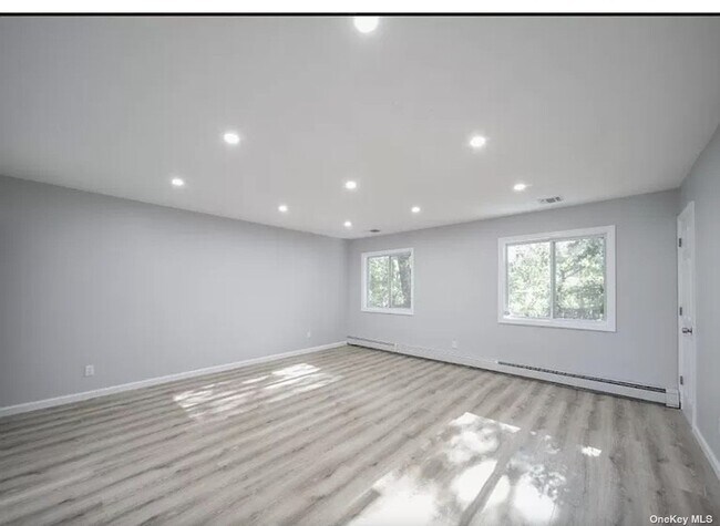 Building Photo - 14 Daell Ln