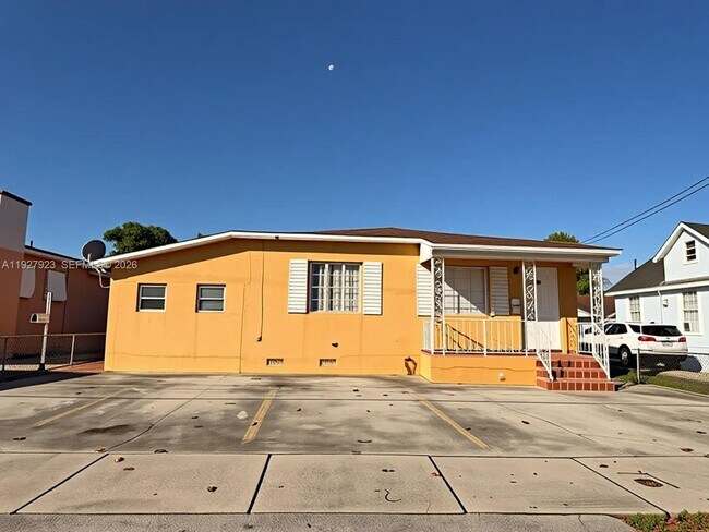 Building Photo - 1020 NW 33rd Ave