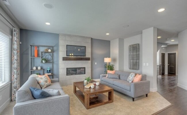 Building Photo - A Charming and Cozy 4 Bed 3.5 bath home in...