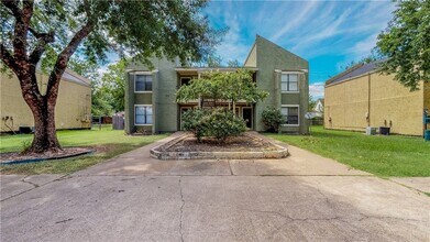 Building Photo - 303 Manuel Dr