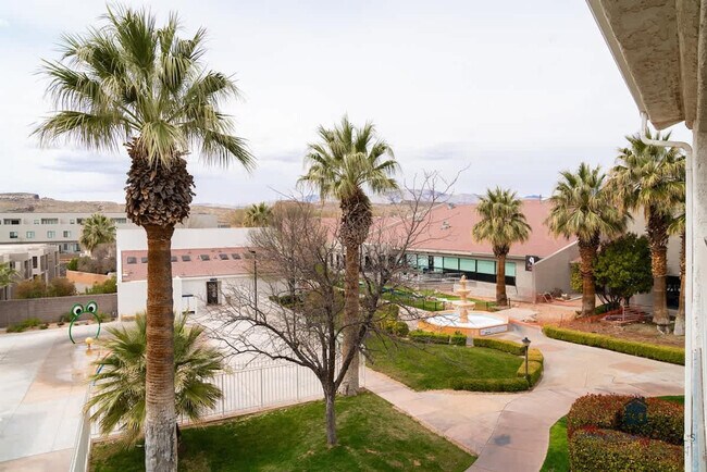 Building Photo - 1845 W Canyon View Dr