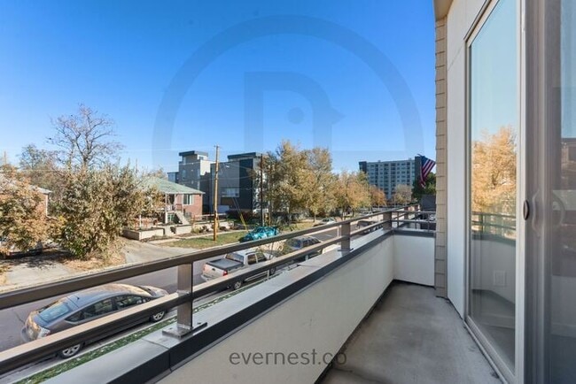 Building Photo - Beautiful Two Bedroom Townhome in Denver -...