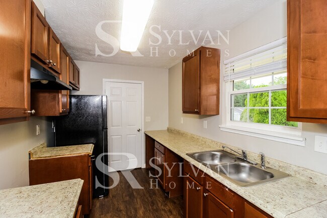 Building Photo - Where Charm Meets Comfort