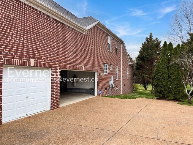 Building Photo - 743 Rolling Fork Dr