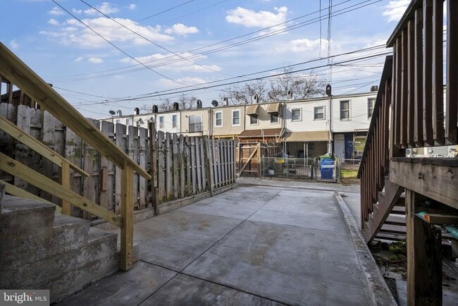 Building Photo - 328 S Macon St.